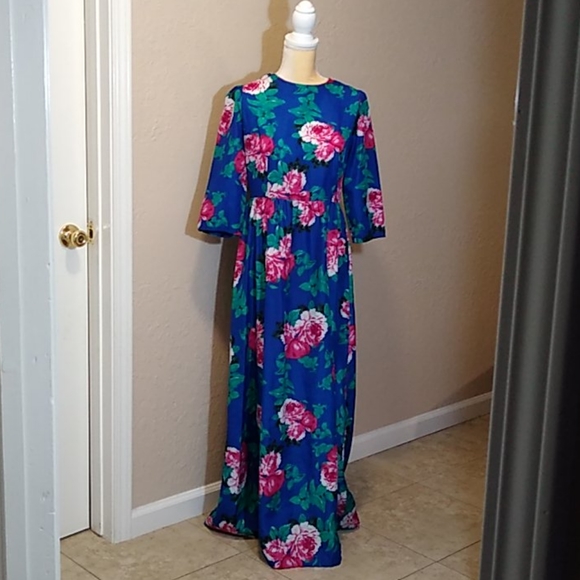 Dresses & Skirts - Blue floral Maxi dress (L)